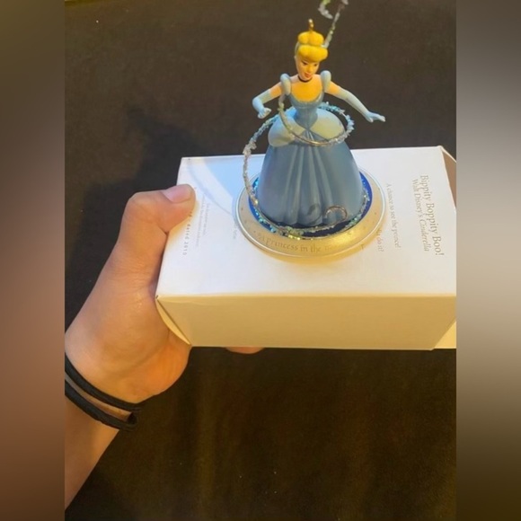 Cinderella ornament - Picture 2 of 5